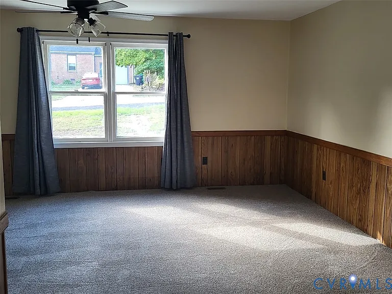 206 Spring Dr — Photo 10