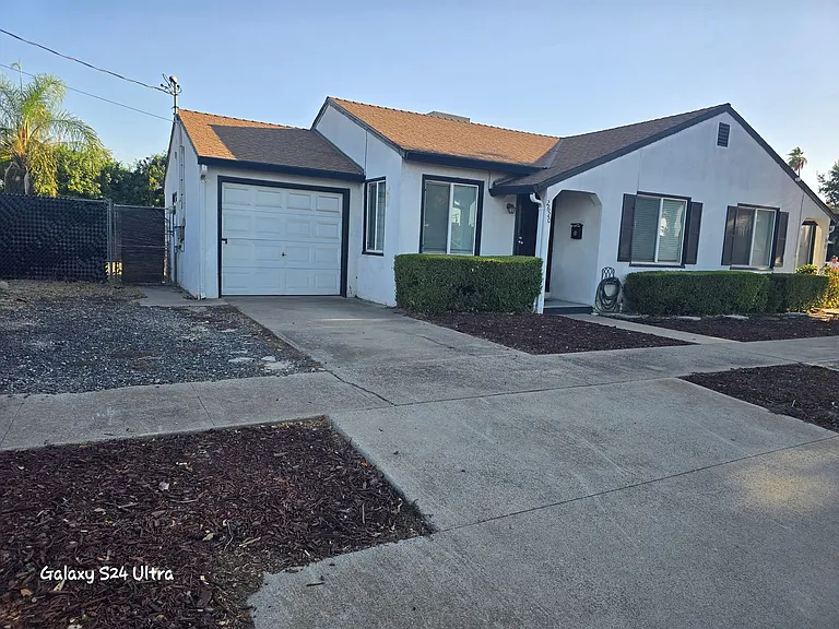 2618-2620 Magnolia St — Photo 1