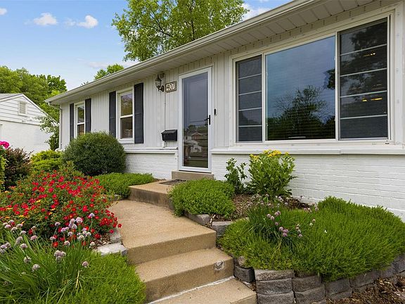 3rd image of 407 Rollingwood Ln