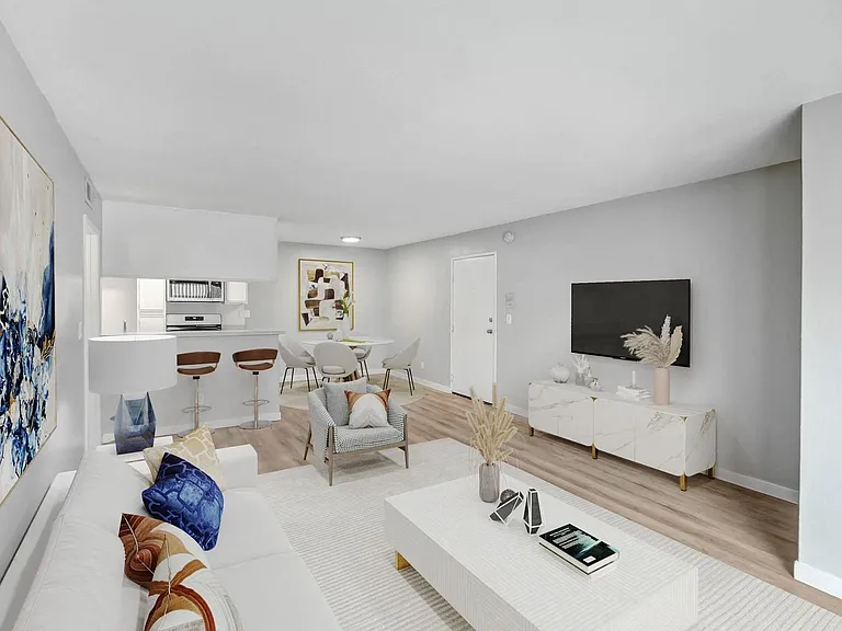 8151 Reseda Blvd — Photo 4