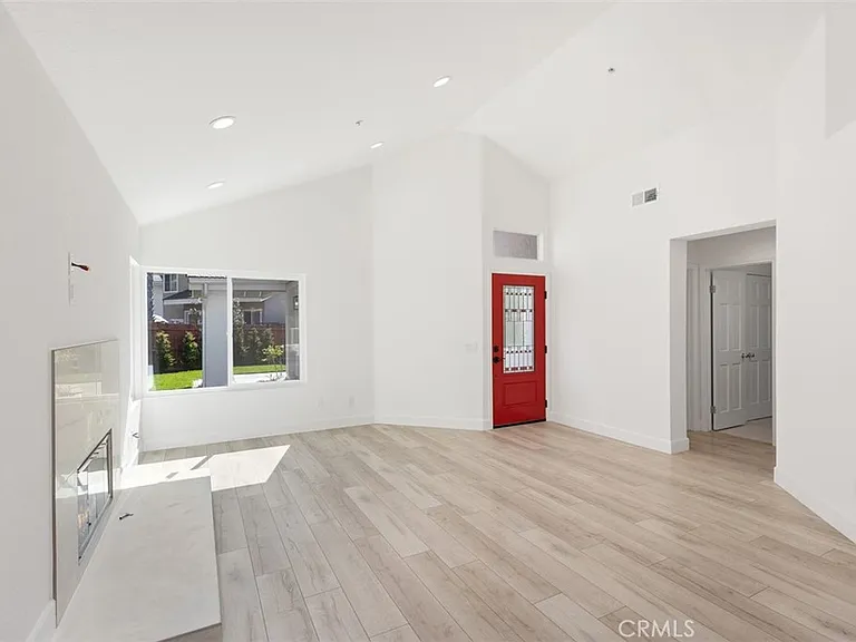 5 Columbus — Photo 8