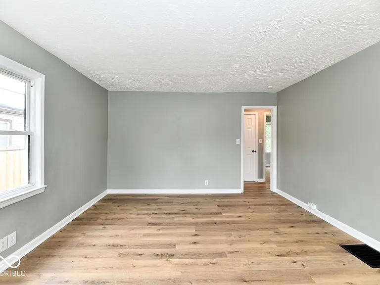 3315 N Euclid Ave — Photo 4