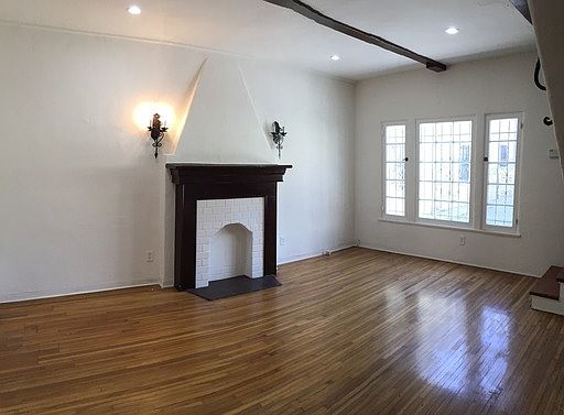 1st image of 228 1/4 S Fuller Ave