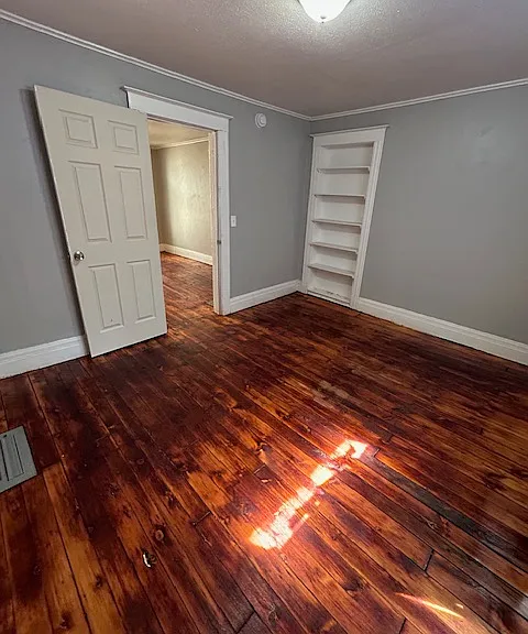 241 Curtis St — Photo 9