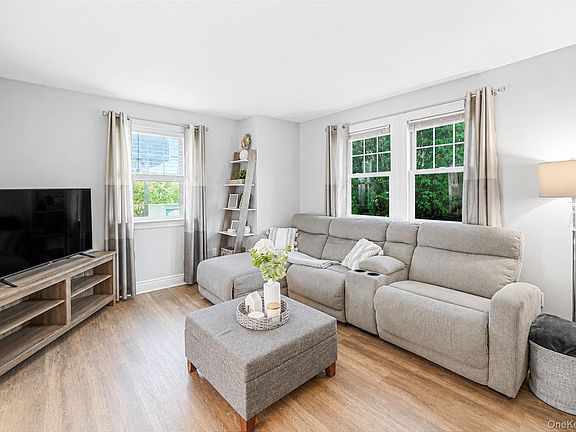 5th image of 84 E Lakewood Street