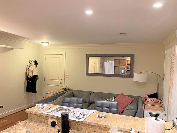 3rd image of 1219 Oronoco St #202