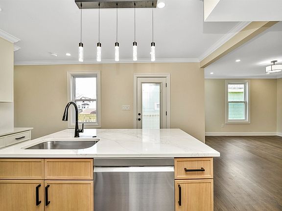 4th image of 21 Marcella St Suite 2