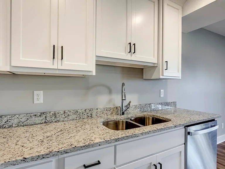 114 N Elm Grove Ave — Photo 10