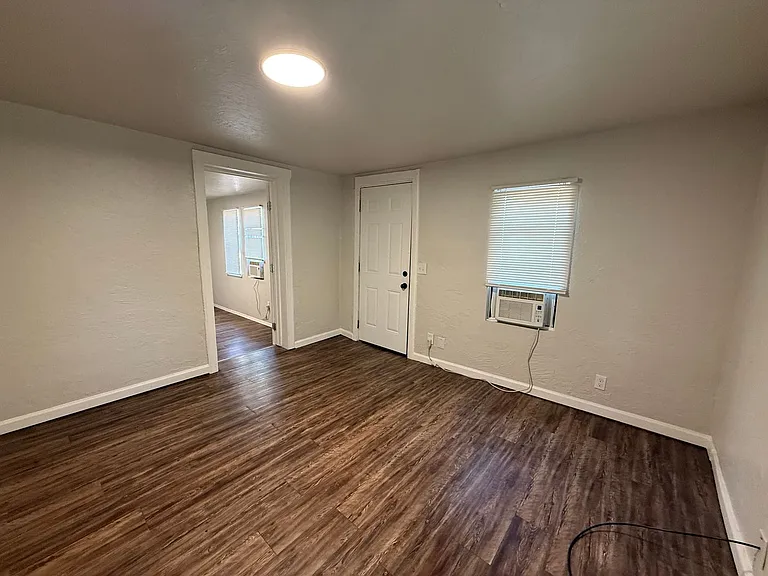 1612 N Villa Ave — Photo 12
