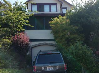 5572 Canfield Pl N, Seattle, WA 98103