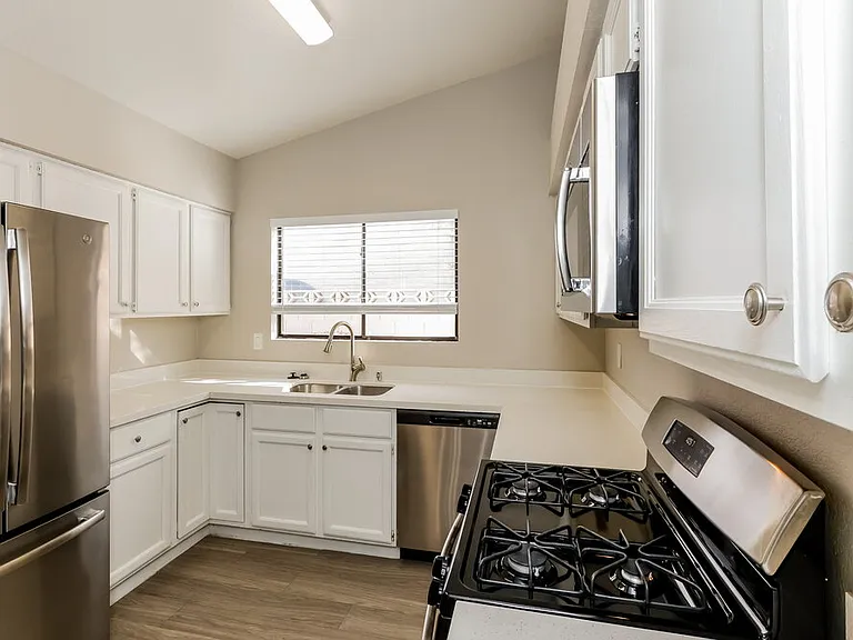 141 Emden Dr — Photo 9