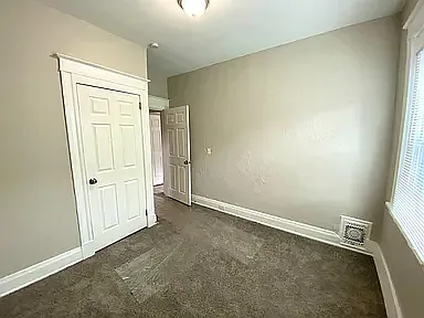 240 Helen St — Photo 7