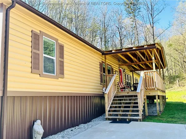 1563 Four Mile Rd, Charleston, WV 25312