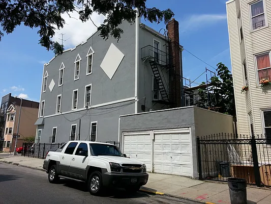 Rented by 585 Evergreen Avenue, LLC | media 10