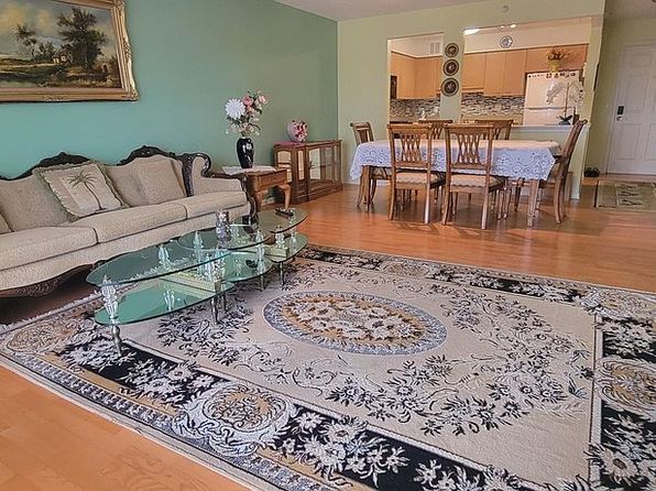 6815 N Milwaukee Ave APT 604