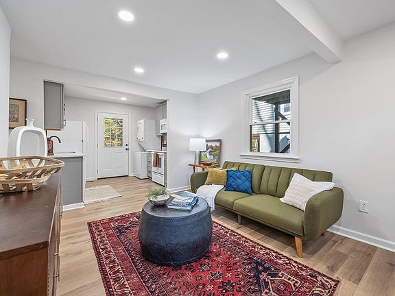 4th image of 50 W Princeton Cir