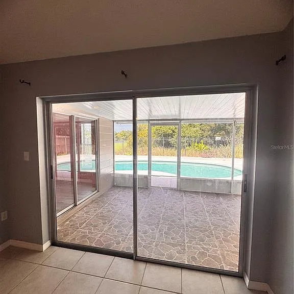 2070 Sarah Louise Dr — Photo 32