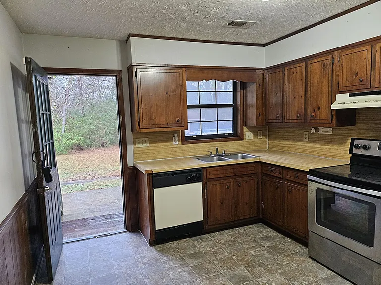 2835 Springdale Rd #B — Photo 7