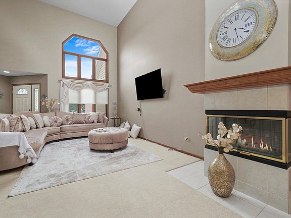 3rd image of 10424 Elderberry Ln