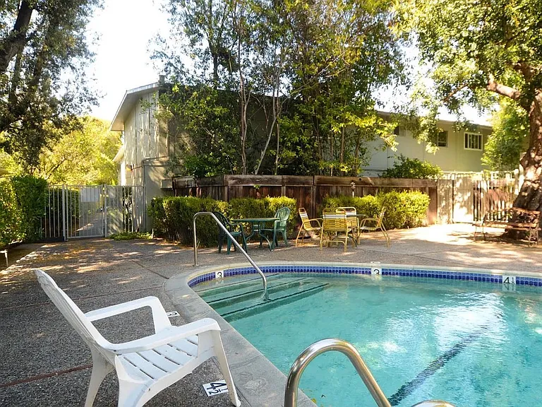 2047 Montecito Ave #13 — Photo 27
