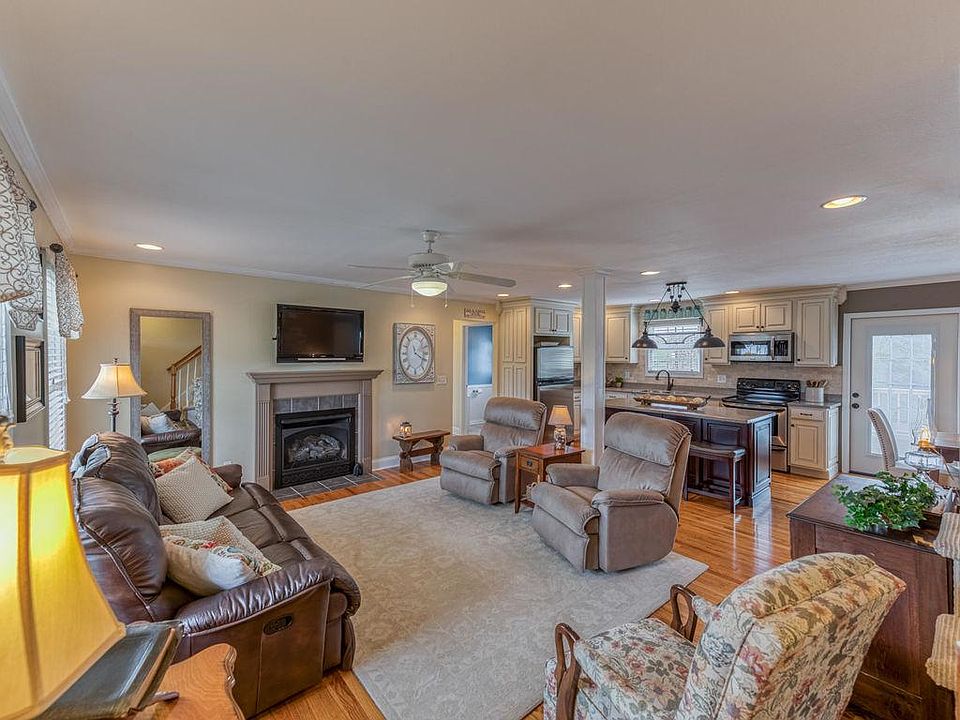 1st image of 2663 Warren Dr