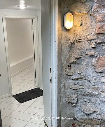 2nd image of 17 Henry St #Basement