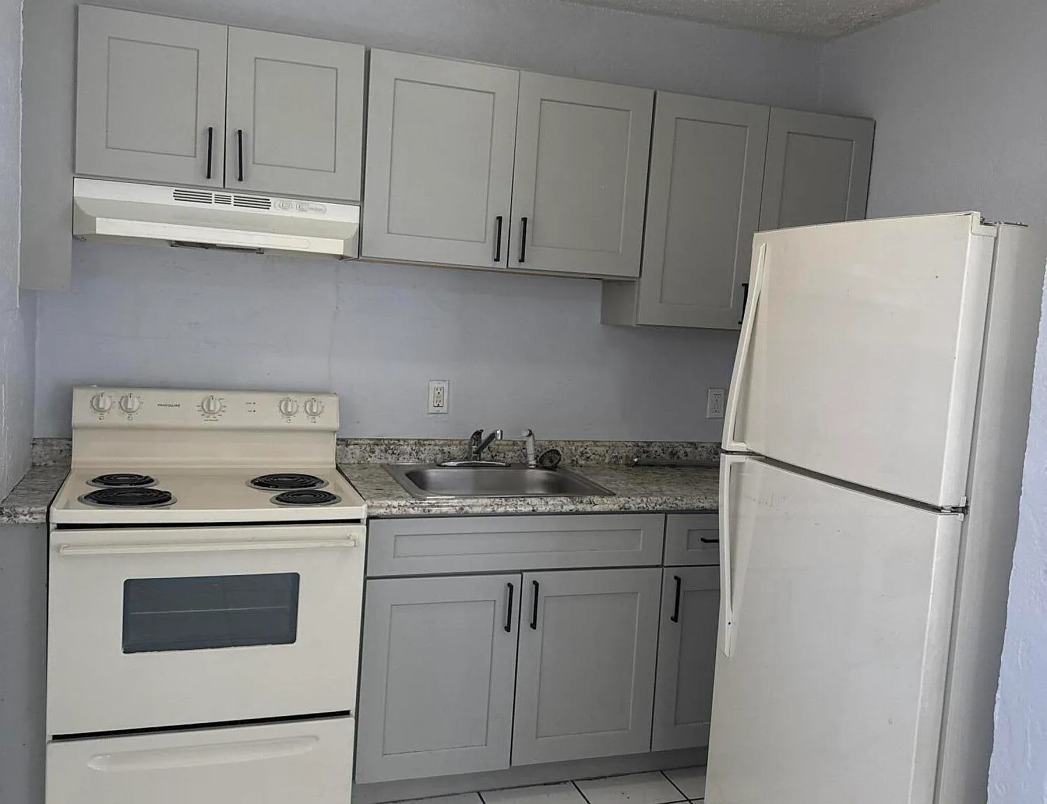 2 bed, 1.0 bath, 2340 sqft, $1,700 — Photo 3