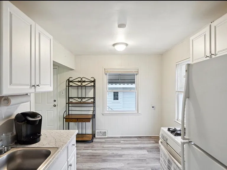 24933 Valley Ave — Photo 7