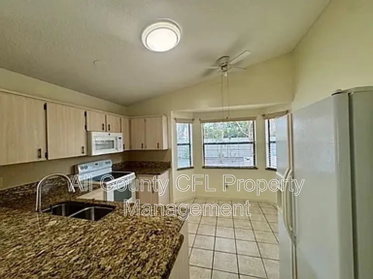 2911 Woolridge Dr — Photo 2