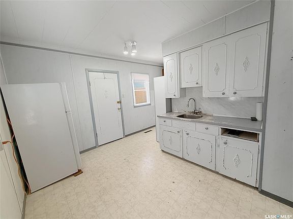2nd image of 96 10th AVENUE NE
