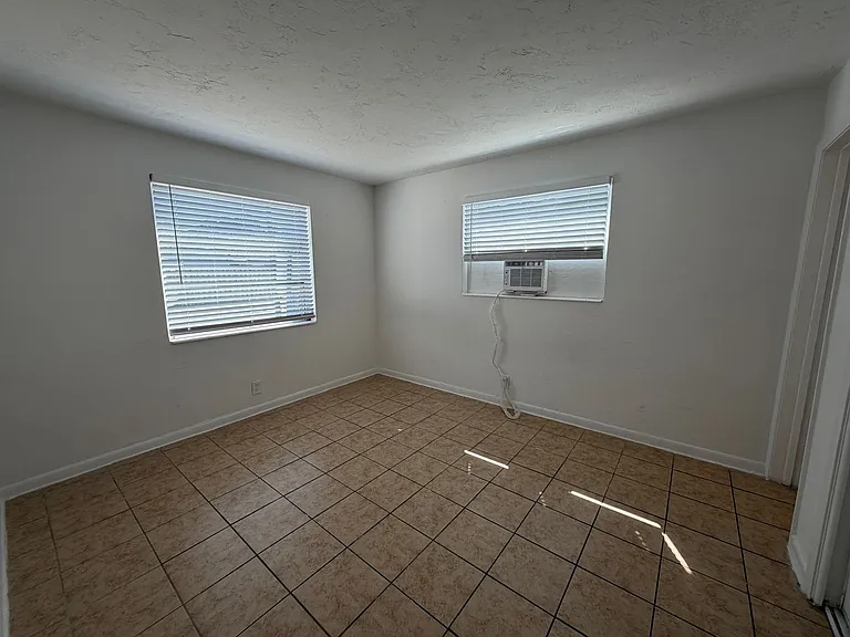 123 Erie St — Photo 16