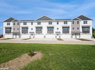 2813 Rookwood Ln UNIT 8, Marion, IA 52302