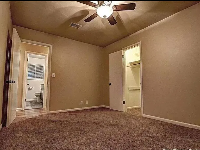 348 E Cleburn St — Photo 11