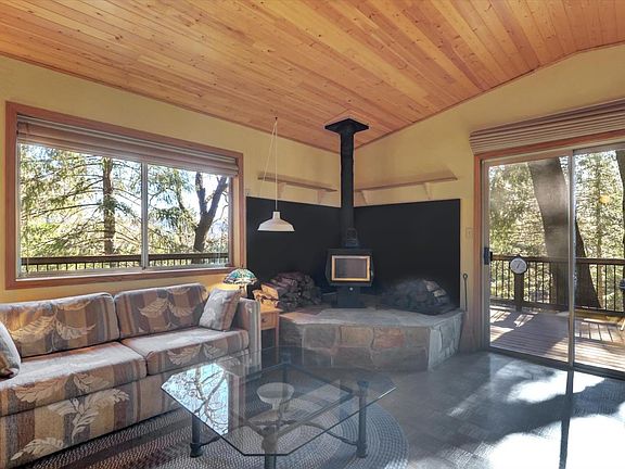 3rd image of 17028 Banner Quaker Hill Rd