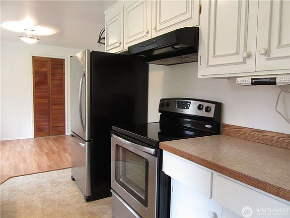5th image of 14039 75th Ave NE