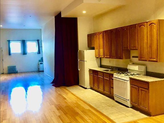 4th image of 473 Rogers Ave #1
