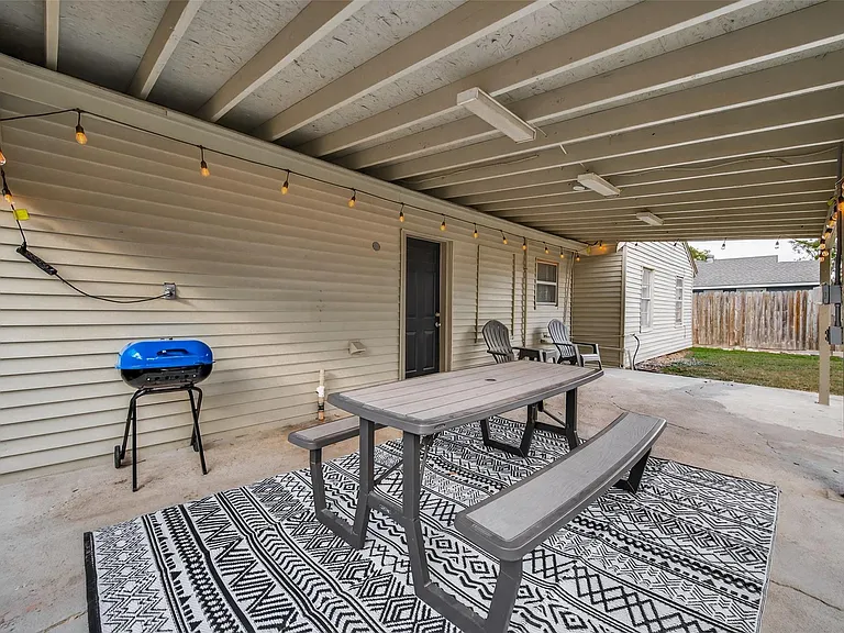 515 Ogilvie St — Photo 14