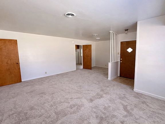 4th image of 809 Crescent St