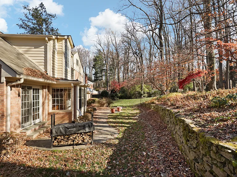 6543 Cedarwood Ct — Photo 3