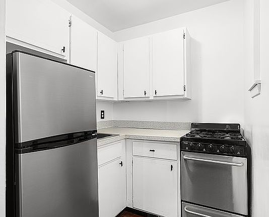 4th image of 521 E 88th St APT 5C