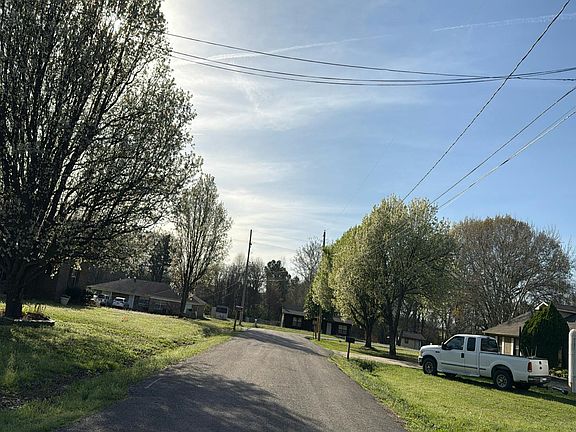 5th image of 2 Tumblewood Dr