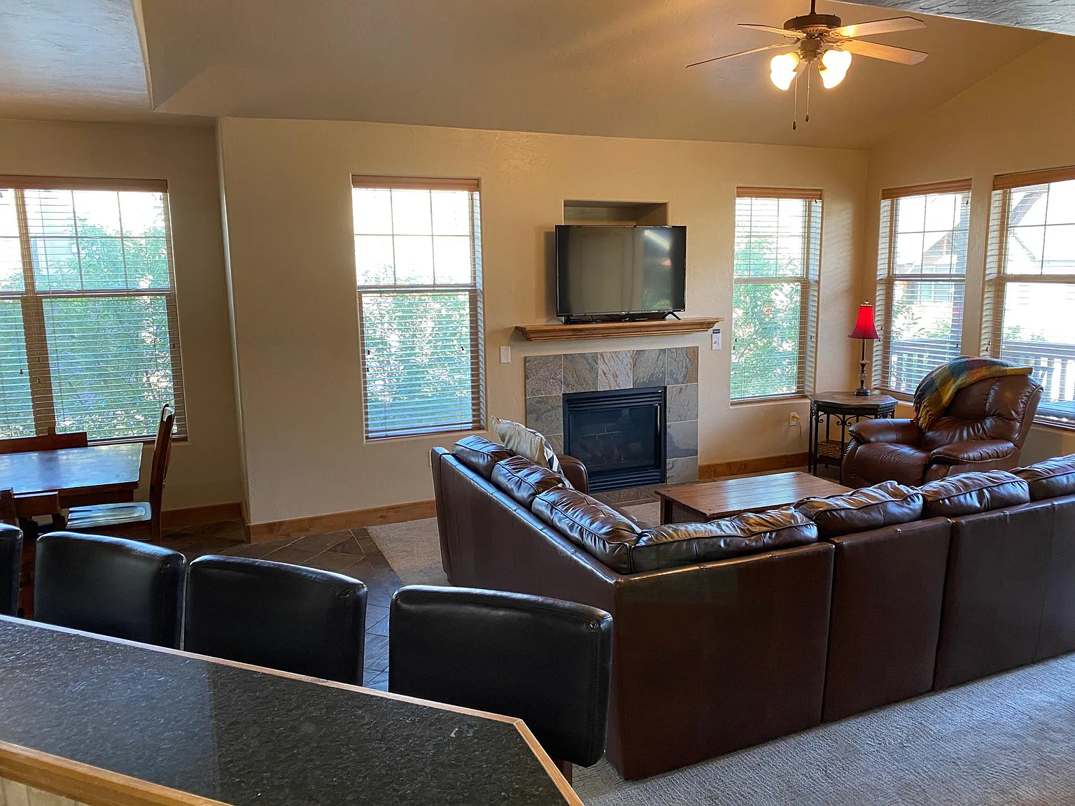 3 bed, 1260 sqft, $3,200 — Photo 4