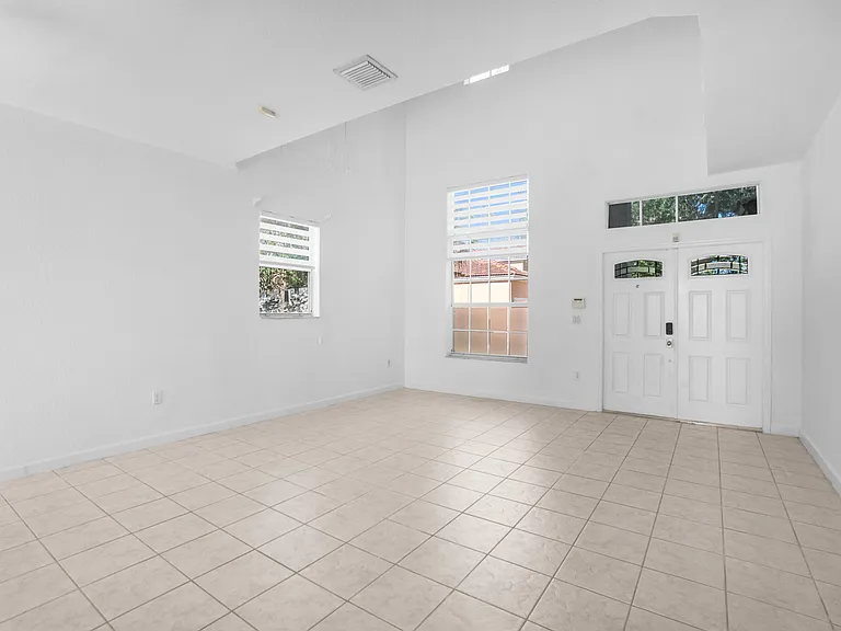 9002 SW 214th Ln — Photo 7