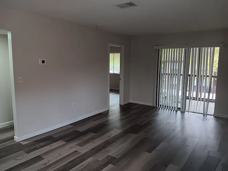 2541 S Myrtle Ave #D — Photo 16