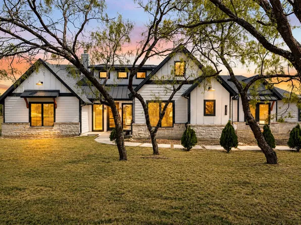 3217 Bairds Ln, Burleson, TX 76028