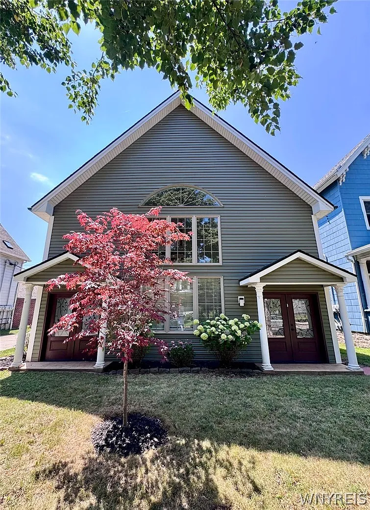 3 bed, 2.0 bath, 2100 sqft, $3,250 — Photo 1
