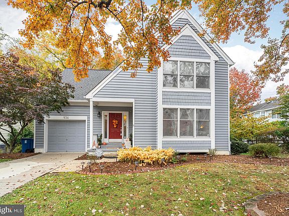 2nd image of 934 Langdon Ct
