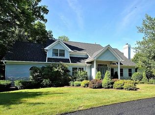 510 Dogwood Ln, Chagrin Falls, OH 44023