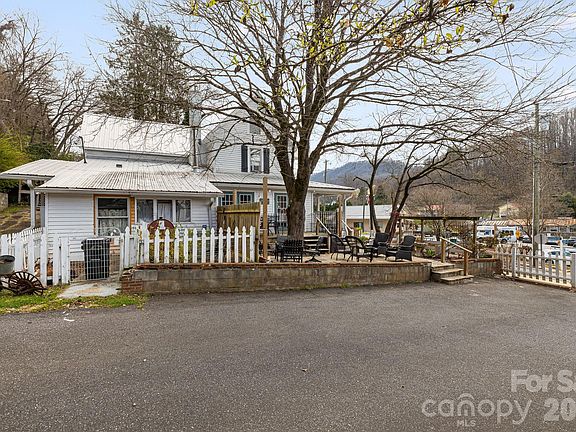 3rd image of 364 Haywood Rd