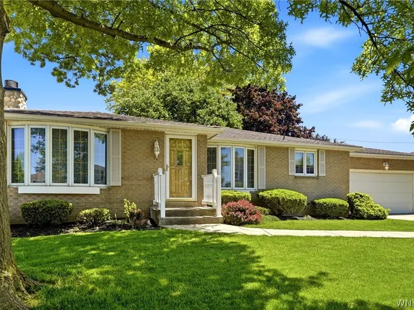 17 Delphi Dr, Cheektowaga, NY 14227